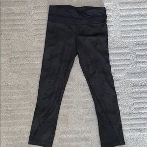 Lululemon black camo cropped leggings